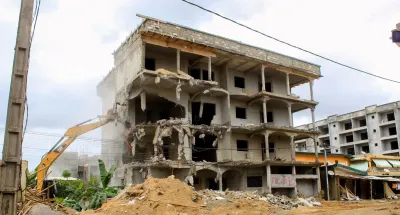 lutte-contre-les-constructions-anarchiques-un-immeuble-r-3-demoli-a-cocody