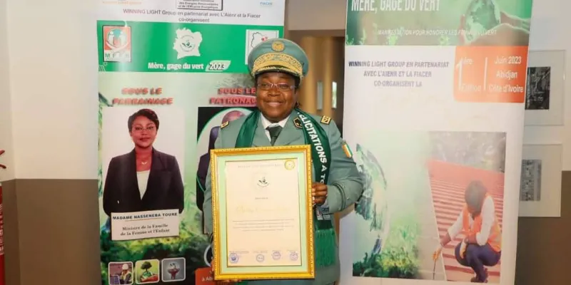 1ere-edition-de-mere-gage-du-vert-madame-le-conservateur-general-zouzou-epouse-mailly-honoree