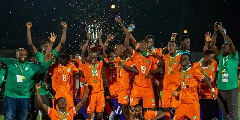coupe-ufoa-b-hommes-u-20-a-abidjan-la-cote-divoire-remporte-le-trophee-face-au-burkina-faso-2-a-1
