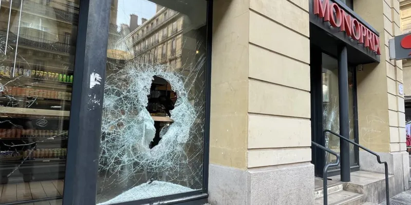 emeutes-en-france-quatre-policiers-marseillais-mis-en-examen-pour-violences