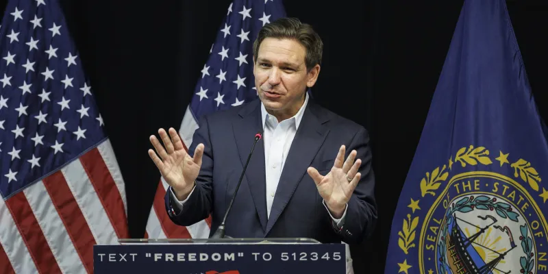 etats-unis-rival-de-trump-ron-desantis-indemne-apres-un-accident