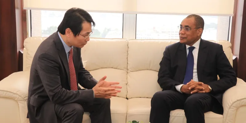eco-diplomatie-adama-coulibaly-recoit-le-nouvel-ambassadeur-de-chine-en-cote-divoire