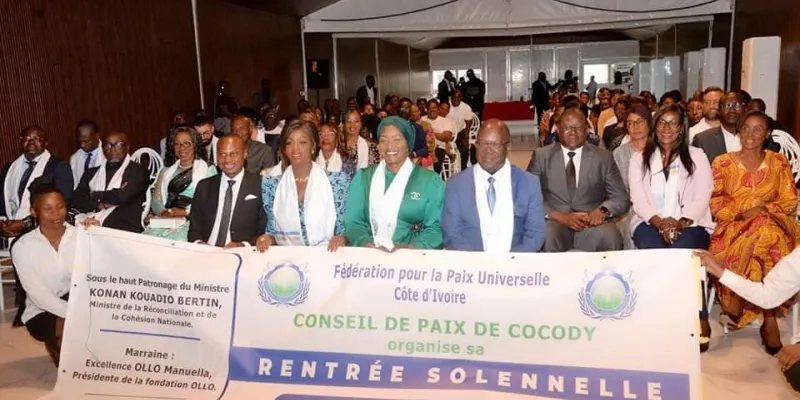 elections-municipales-et-locales-le-conseil-de-paix-de-cocody-remet-une-charte-de-bonne-conduite-au-ministre-kkb