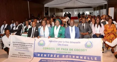 elections-municipales-et-locales-le-conseil-de-paix-de-cocody-remet-une-charte-de-bonne-conduite-au-ministre-kkb