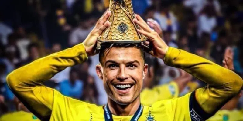 coupe-arabe-des-clubs-champions-christiano-ronaldo-offre-le-trophee-a-al-nassr