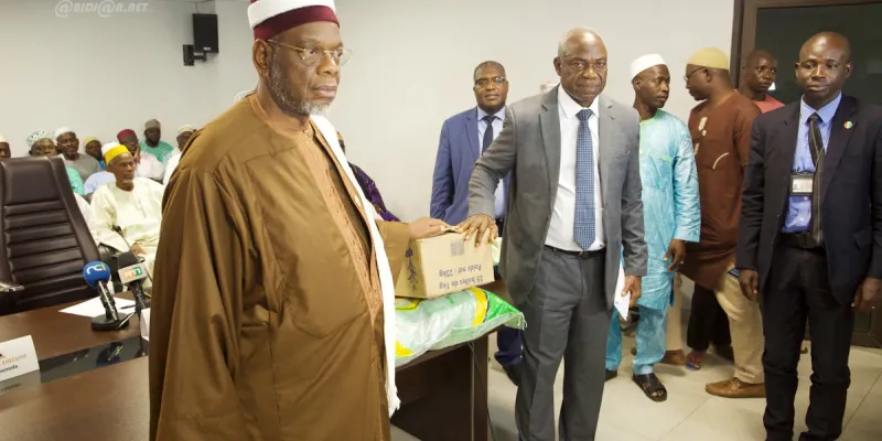 jeune-du-ramadan-le-chef-de-letat-offre-des-vivres-a-la-communaute-musulmane-de-cote-divoire