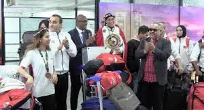 boxe-accueil-triomphal-pour-khadija-el-mardi-premiere-boxeuse-africaine-et-arabe-sacree-championne-du-monde