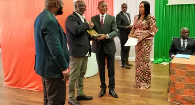 prix-national-dexcellence-2022-bruno-kone-remet-les-prix-du-2e-et-du-3e-laureats