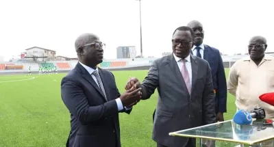 infrastructures-sportives-paulin-claude-danho-receptionne-les-cles-du-parc-des-sports-de-treichville