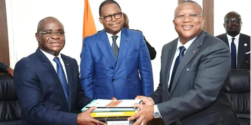 economie-numerique-amadou-coulibaly-passe-les-charges-a-ibrahim-konate