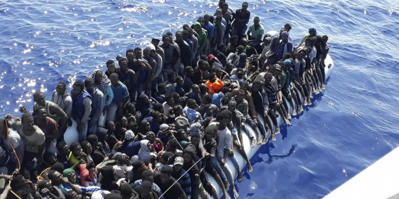 immigration-clandestine-une-femme-accouche-en-pleine-mer-son-bebe-jete-dans-leau-la-raison