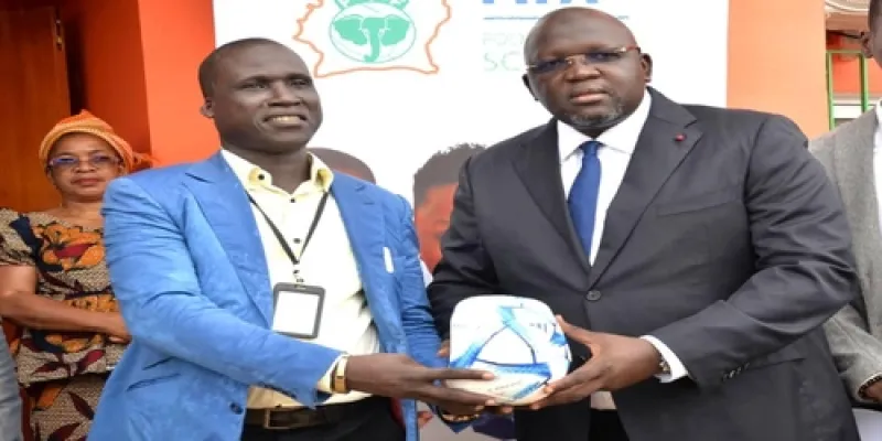 projet-fifa-for-school-27-000-ballons-distribues-aux-ecoles