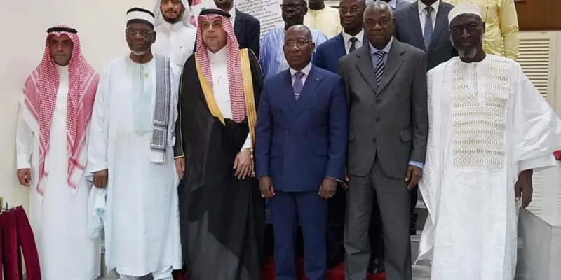 diplomatie-religieuse-larabie-saoudite-fait-don-de-plus-dun-milliard-pour-achever-la-mosquee-salam-du-plateau