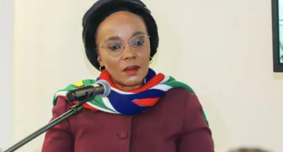 afrique-du-sud-la-ministre-des-transports-victime-dun-braquage