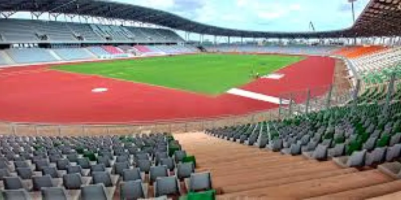 infrastructures-sportives-de-la-can-2023-le-stade-de-yamoussoukro-ferme-pour-des-travaux