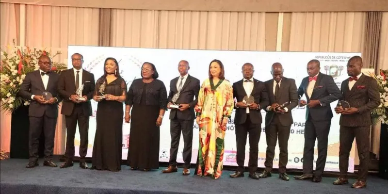 awards-de-la-fonction-publique-9-laureats-et-un-prix-special-presentes-a-la-presse