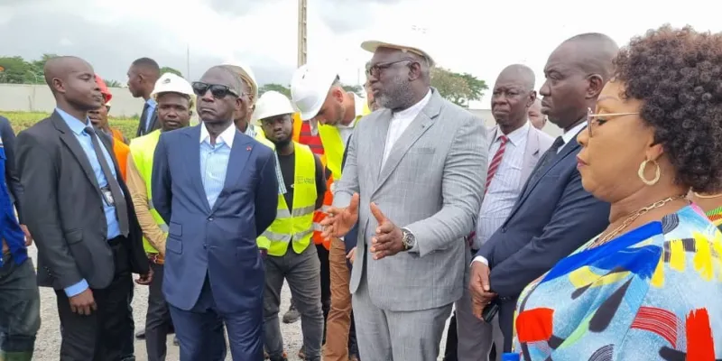 construction-de-la-nouvelle-agora-a-yopougon-adama-bictogo-effectue-une-visite-du-chantier