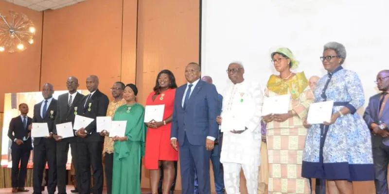 reconnaissance-50-personnalites-du-monde-de-la-communication-decorees-par-le-ministre-amadou-coulibaly