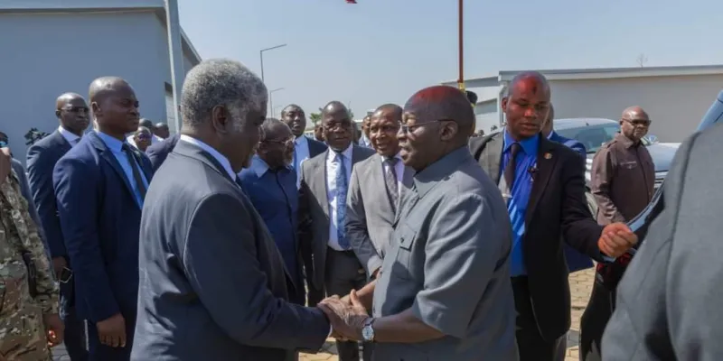 infrastructures-can-le-vice-president-et-le-premier-ministre-au-stade-de-la-paix-de-bouake