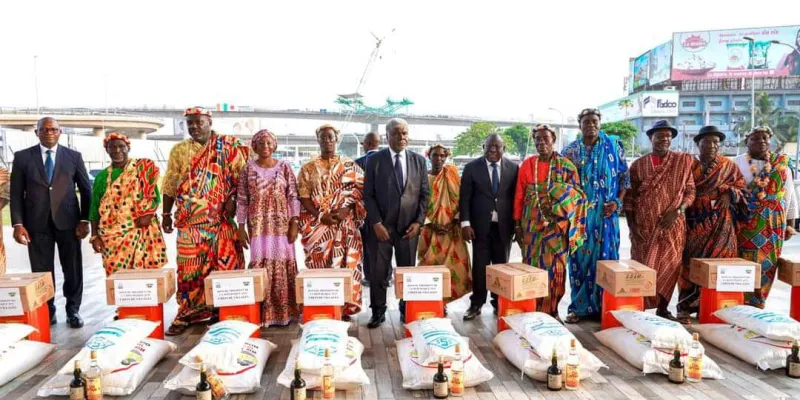 fetes-de-fin-dannee-alassane-ouattara-offre-des-kits-alimentaires-aux-populations-dabidjan