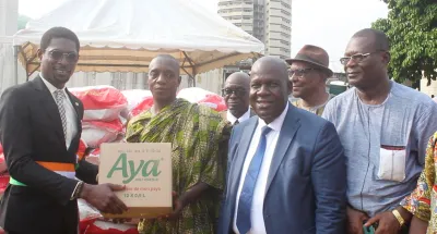 fetes-de-fin-dannee-alassane-ouattara-soulage-les-populations-de-cocody