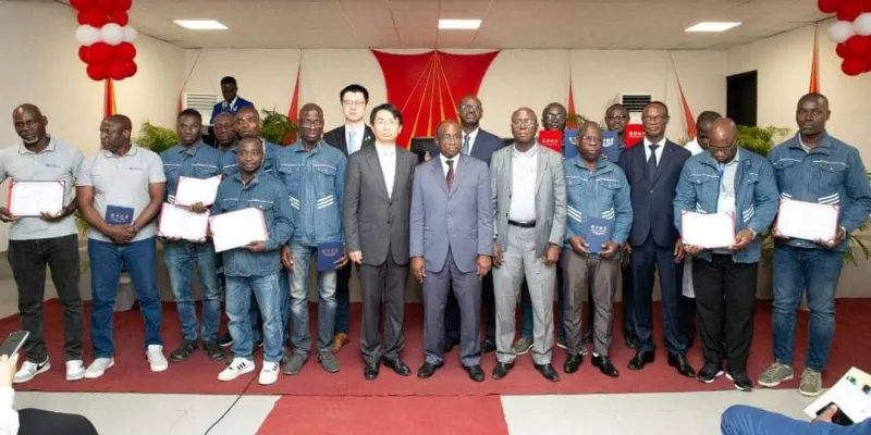 formation-professionnelle-de-retour-dune-formation-en-chine-91-encadreurs-recus-par-le-ministre-koffi-nguessanguessan