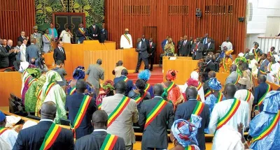 senegal-lassemblee-nationale-vote-le-report-de-la-presidentielle-au-15-decembre-apres-levacuation-forcee-des-deputes-de-lopposition