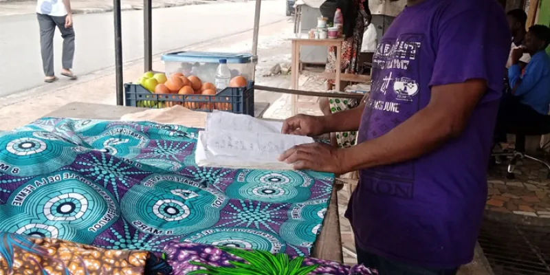 journee-des-droits-de-la-femme-le-pagne-du-08-mars-cree-une-bonne-occasion-daffaires-pour-les-vendeurs-et-couturiers