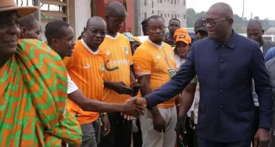 apres-la-victoire-des-elephants-de-cote-divoire-le-ministre-adje-metch-silas-accueilli-en-fanfare-par-ses-parents-de-dabou
