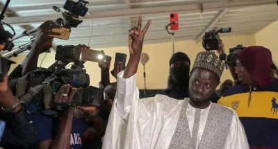 senegal-le-candidat-antisysteme-declare-proche-de-la-victoire-le-camp-du-pouvoir-conteste