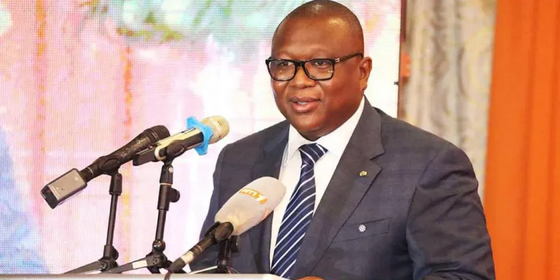 affichage-publicitaire-une-vaste-campagne-de-demantelement-des-panneaux-publicitaires-irreguliers-lancee-en-avril