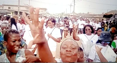 paques-et-popo-carnaval-a-bonoua-une-parade-organisee-en-faveur-la-cohesion-sociale