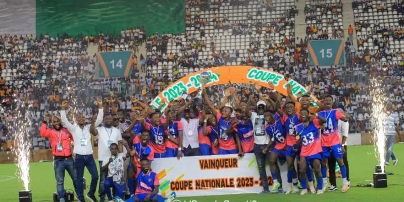 finale-de-la-coupe-nationale-de-football-la-premiere-du-racing-club-dabidjan-1-a-0-face-a-lasec-mimosas