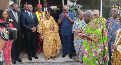 1ere-edition-du-maramonde-2024-les-tetes-couronnees-de-cote-divoire-donnent-leur-onction-a-adje-metch-silas
