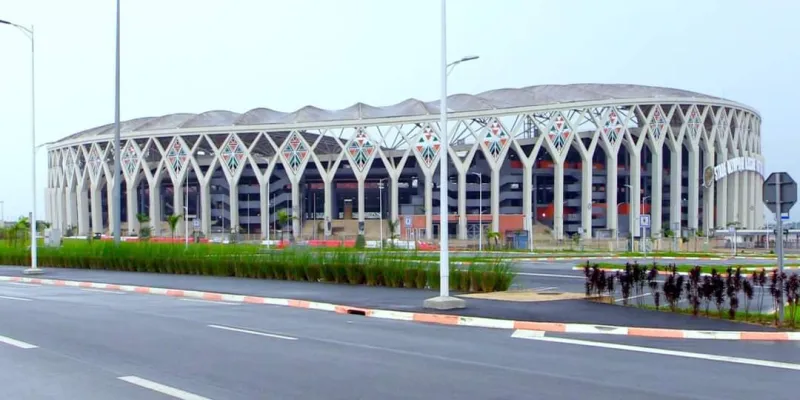 entretien-et-maintenance-du-stade-olympique-alassane-ouattara-debimpe-lons-rassure-les-employes-de-lentreprise-continental