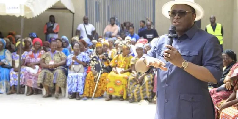 commune-dattecoube-un-pere-noel-appele-paulin-claude-danho-gate-les-veuves-et-les-deplaces-internes