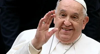 deuil-le-pape-francois-a-depose-la-soutane