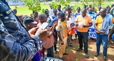 mevente-de-lanacarde-des-planteurs-et-cultivateurs-manifestent-a-tanda