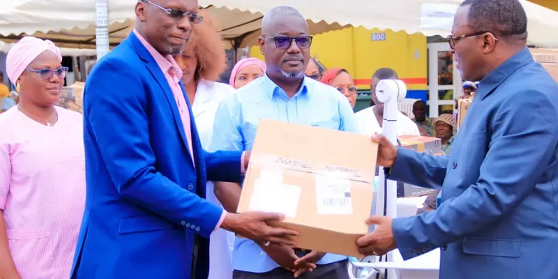 don-et-bienfaisance-la-commune-famille-dattecoube-recoit-un-important-lot-de-materiel-medical