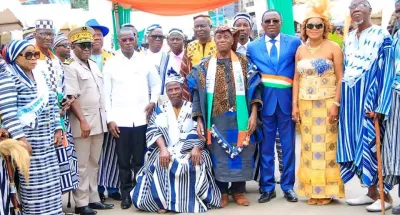 us-et-coutumes-le-chef-central-de-la-communaute-dan-intronise-a-attecoube-par-le-ministre-vagondo-diomande