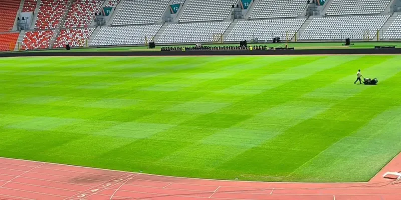 incident-technique-lors-du-match-benin-vs-lesotho-au-stade-felix-houphouet-boigny-lons-prend-des-decisions-courageuses