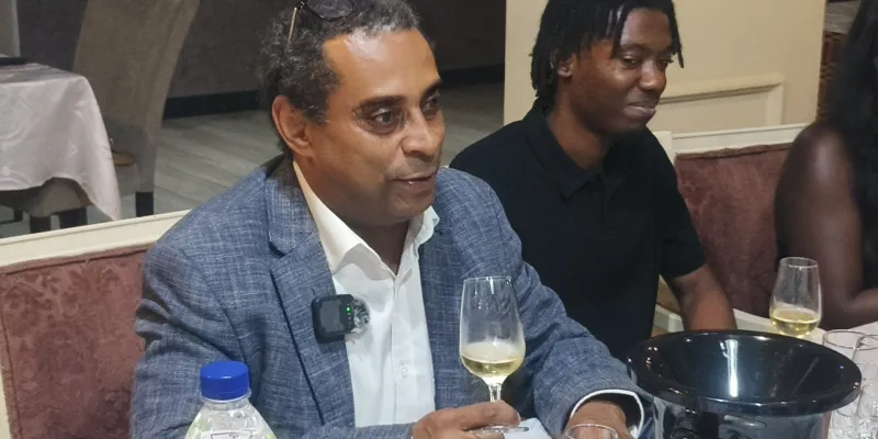 fred-le-sommelier-le-chef-dorchestre-de-la-soiree