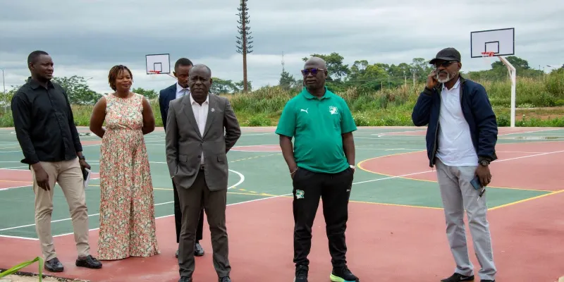 chantiers-et-travaux-des-infrastructures-sportives-m-ousmane-gbane-dg-de-lons-sur-le-theatre-des-operations