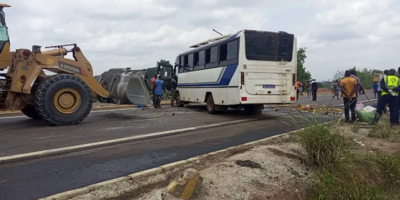 accident-19-blesses-dont-5-enfants-dun-mini-car-a-tie-ndiekro