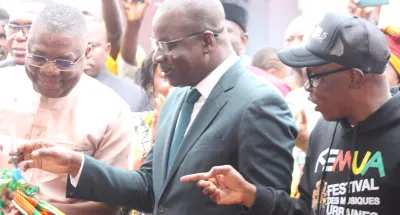 visite-officielle-du-stand-du-togo-asalfo-impressionne-par-la-richesse-culturelle-du-pays-invite