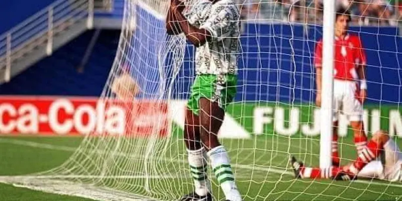 galeries-de-souvenirs-il-y-a-11-ans-lex-international-nigerian-rashidi-yekini-nous-quittait
