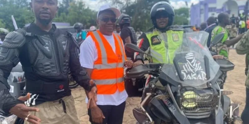 bouafle-le-ministere-des-transports-et-des-motards-sensibilisent-au-port-du-casque